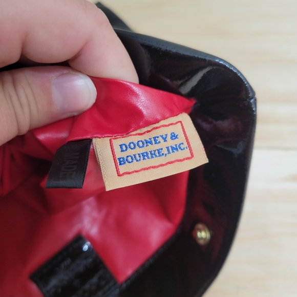 Dooney & Bourke black patent leather clutch - Picture 5 of 8